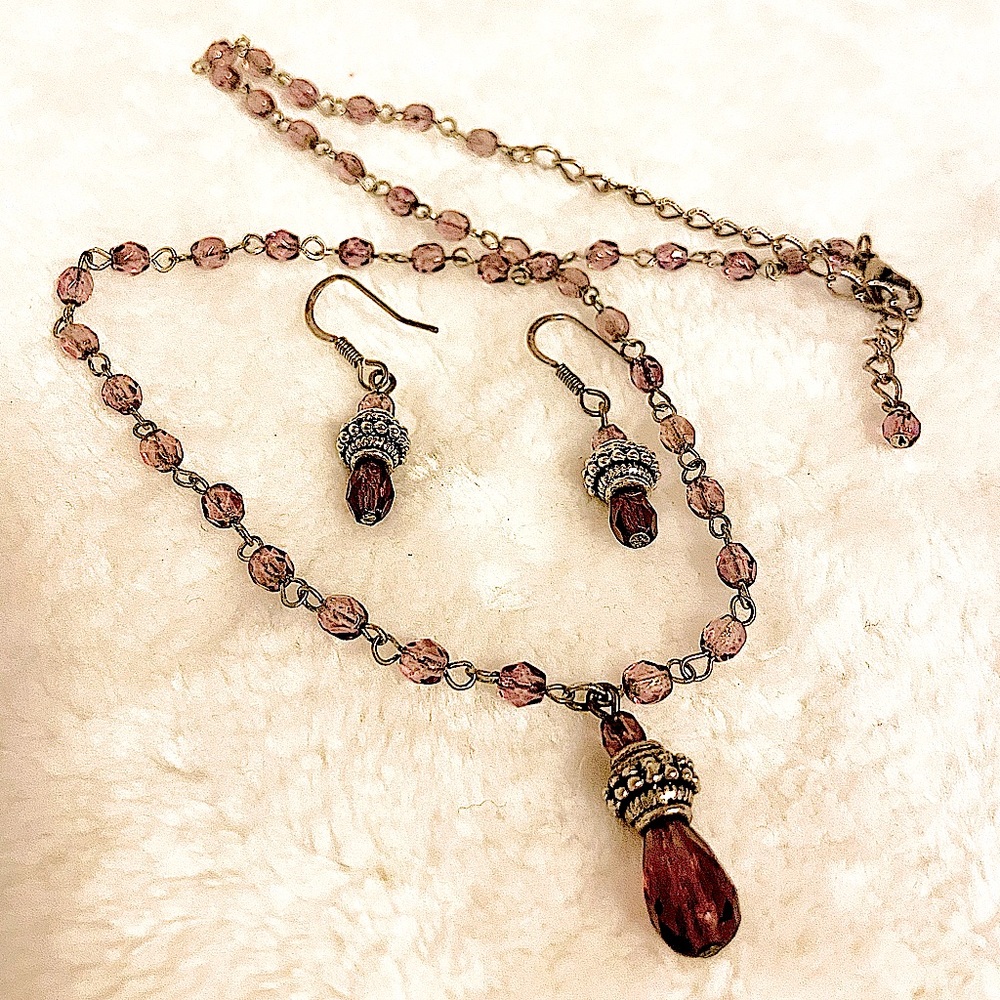 Necklace and earrings (2pair)